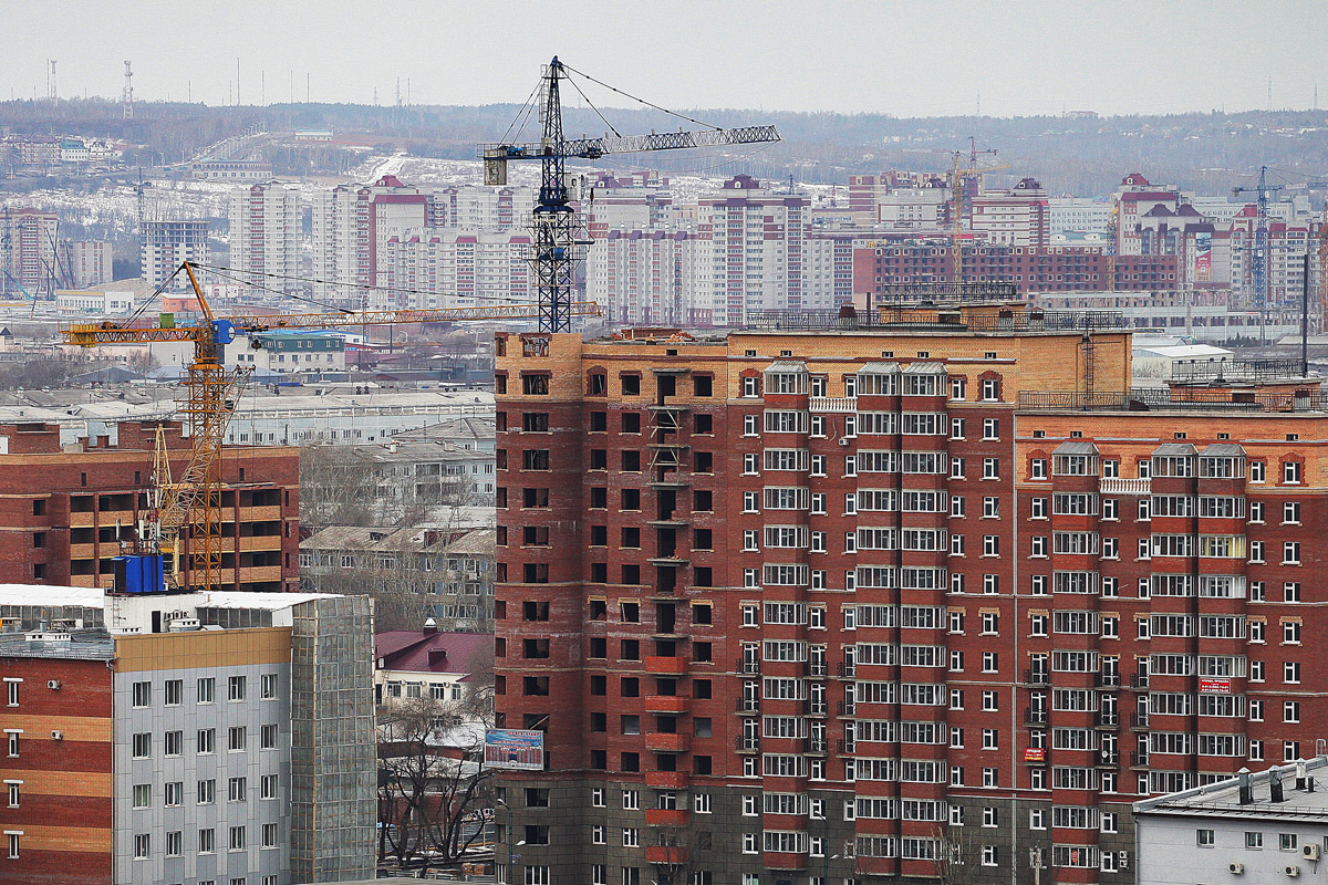 Город правда. Самое высокое здание в Благовещенске. Высокие здания Благовещенска Амурской области. Благовещенск уровень жизни. Высокая 141 Благовещенск.