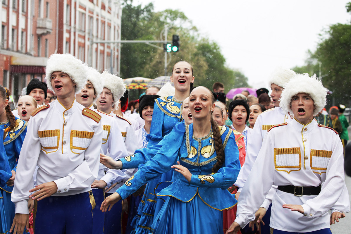 События в благовещенске. Благовещенск Амурская область жители. Жители Благовещенска Амурская. Город Благовещенск население.